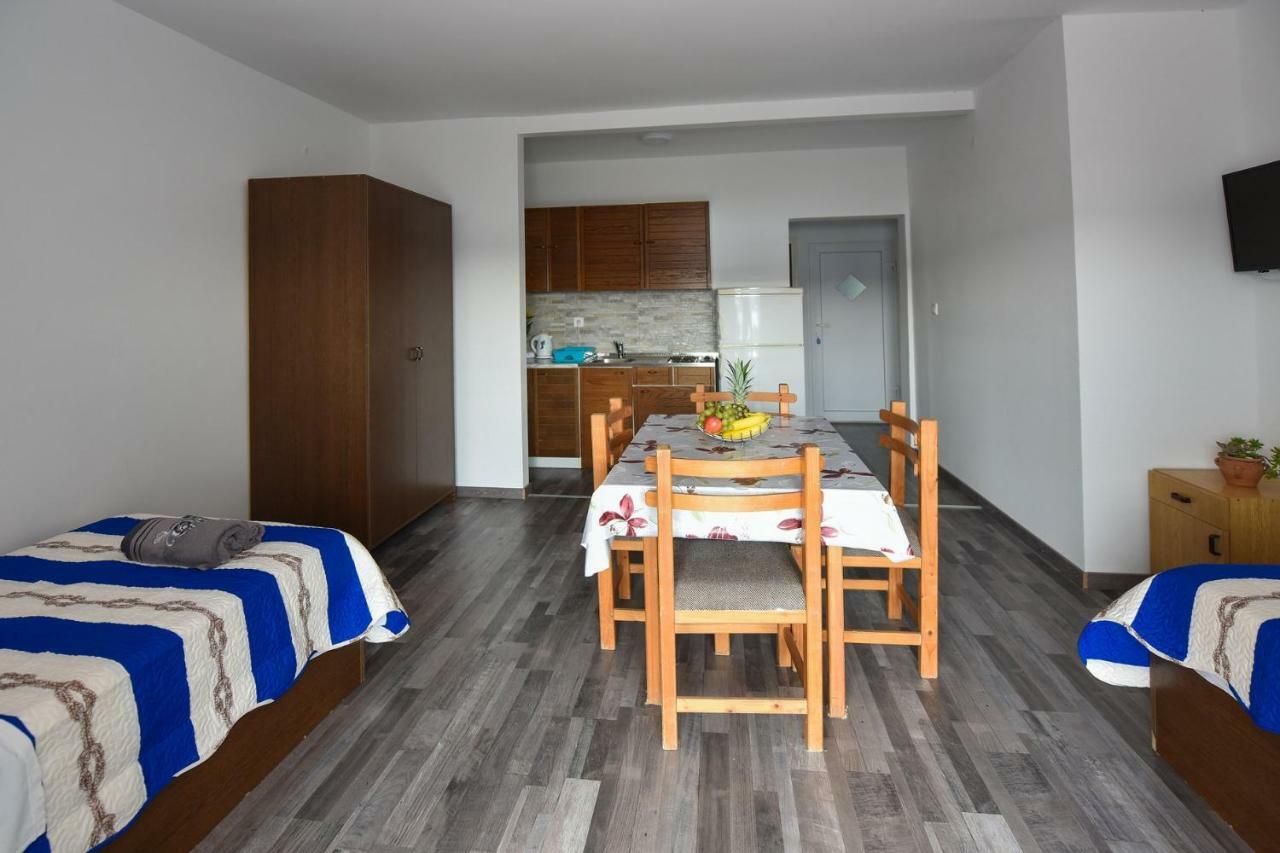 Val Apartmani, Stara Novalja Exterior foto